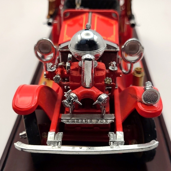 1990 Franklin Mint 1922 Ahrens-Fox R-K-4 model fire engine, wood display stand - Picture 7 of 16